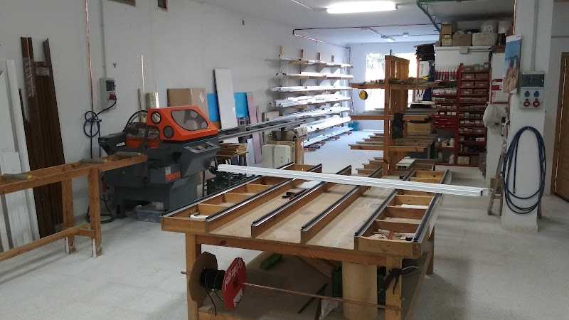 Fotografia tomada fuera de Hermanos Camacho Arcas C.B. - Carpintería en Cúllar, Granada