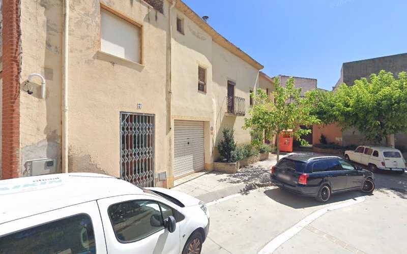 Fotografia tomada fuera de J. OLLÉ SCP - Carpintería en Alió, Tarragona