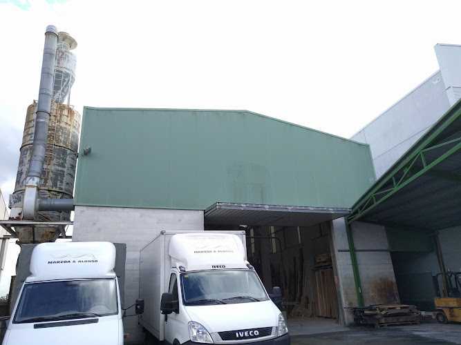 Fotografia tomada fuera de Marzoa y Alonso, S.L. - Carpintería en Carral, A Coruña