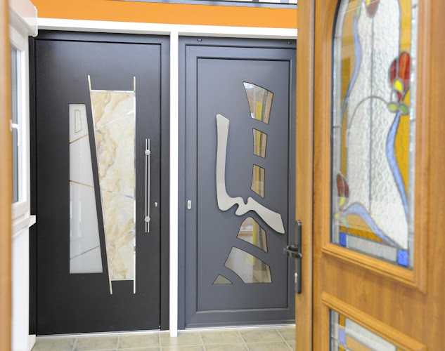 Fotografia tomada fuera de Aluminios Prado - Carpintería metálica y de aluminio en Carral, A Coruña