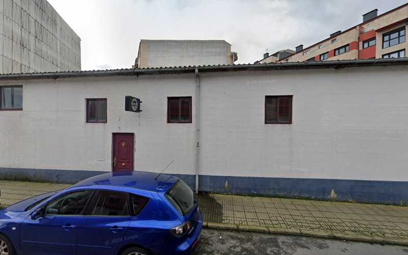 Fotografia tomada fuera de PRADO ALUMINIO Y P. V. C. S.L. - Carpintería metálica y de aluminio en Carral, A Coruña