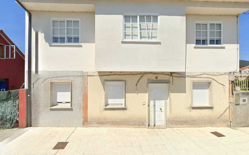 Fotografia tomada fuera de Carpintería la Fe - Tienda de armarios en Coiro, Pontevedra