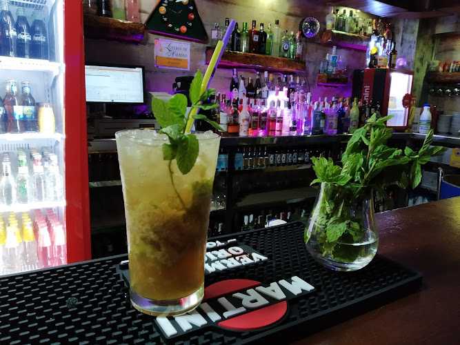 Fotografia tomada fuera de + Madera - bares en Cangas, Pontevedra