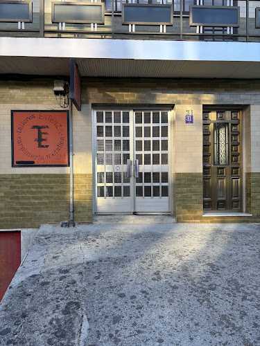 Fotografia tomada fuera de talleres ENTENZA - Carpintería metálica y de aluminio en Cangas, Pontevedra