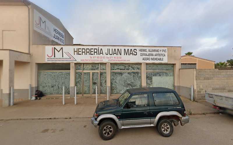 Fotografia tomada fuera de Herrería Juan Más - Carpintería metálica y de aluminio en Campos, Baleares
