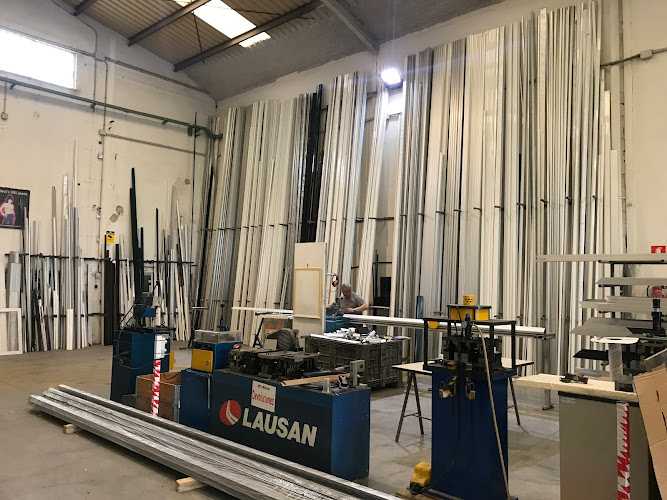 Fotografia tomada fuera de Puertas Y Automatismos De La Cruz - Carpintería metálica y de aluminio en Valencia, Valencia