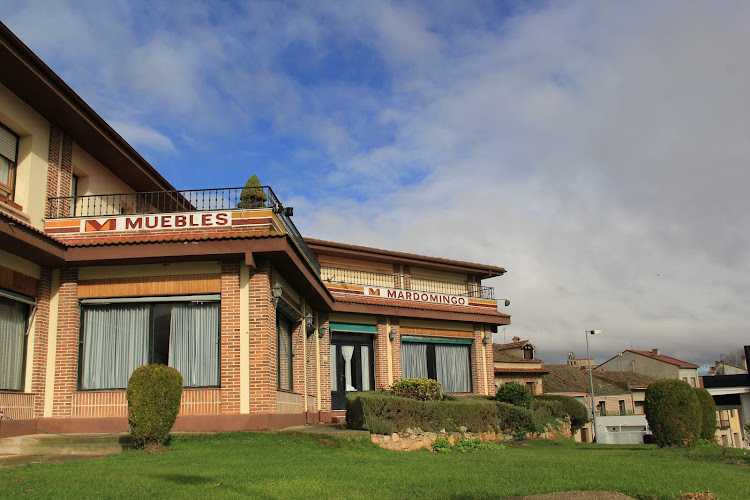 Fotografia tomada fuera de Muebles Mardomingo - Tienda de muebles en Turégano, Segovia