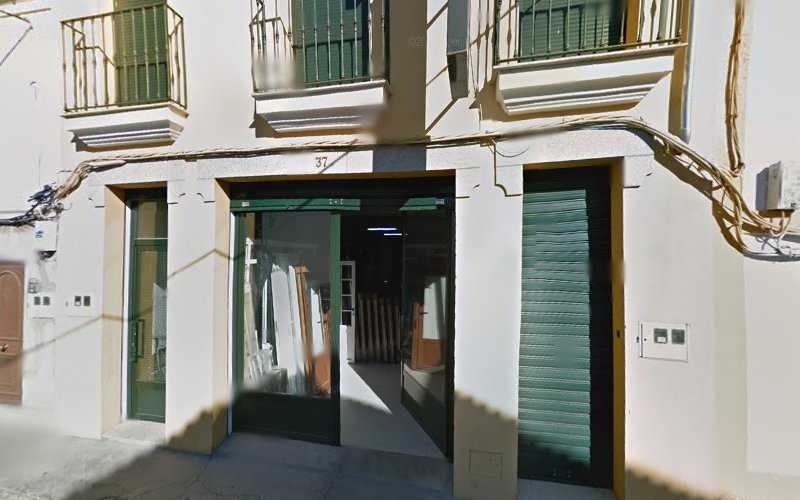 Fotografia tomada fuera de Aluminios Sevilla - Carpintería metálica y de aluminio en Trujillo, Cáceres