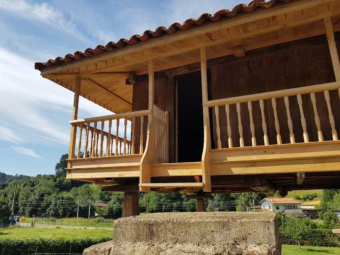 Fotografia tomada fuera de Trabe Construcción de Horreos y Paneras - Empresa constructora en Joyana, Asturias
