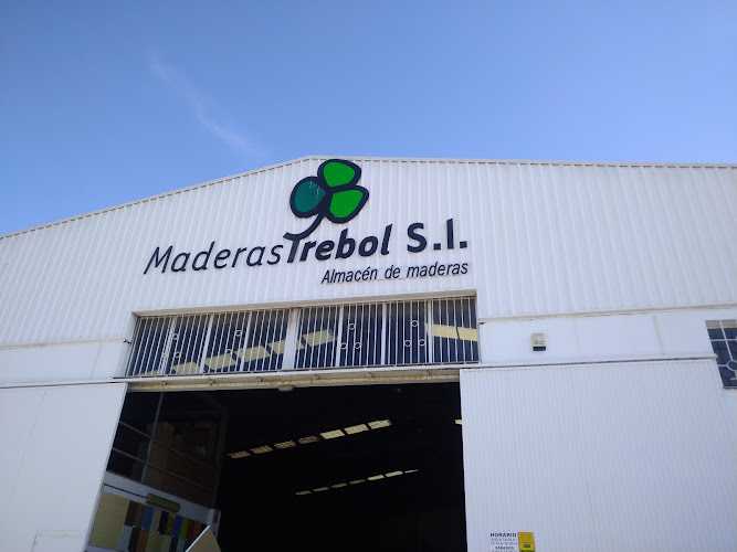 Fotografia tomada fuera de Maderas Trébol - Establecimiento de venta de madera en Salobreña, Granada