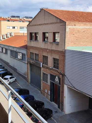 Fotografia tomada fuera de Carpintería Balmes - Botiga de mobles en Terrassa, Barcelona