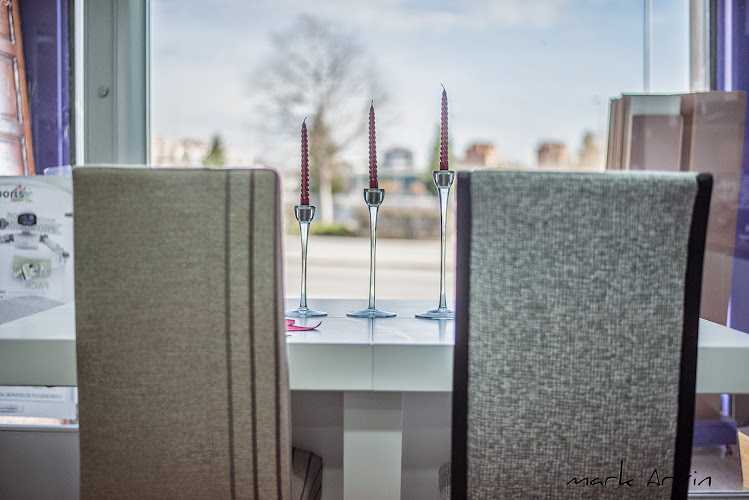 Fotografia tomada fuera de Elegance Fust - Ebanista en Terrassa, Barcelona