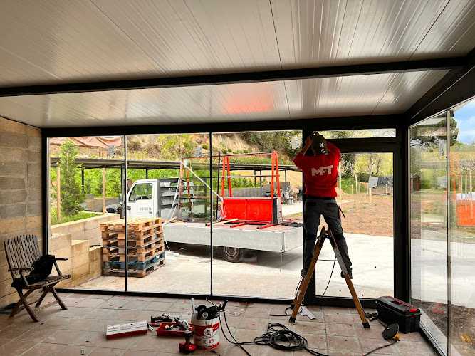 Fotografia tomada fuera de Aluminis MFT Terrassa (ll) - Carpintería metálica y de aluminio en Terrassa, Barcelona