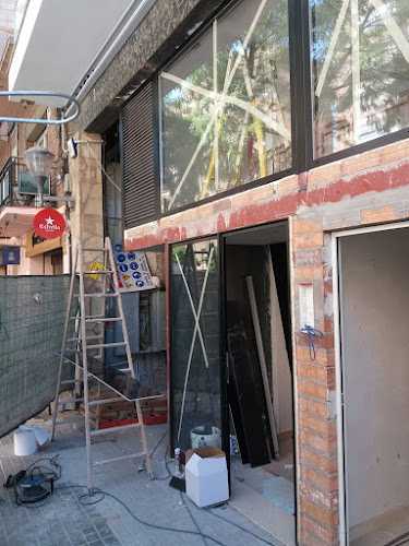 Fotografia tomada fuera de Carpinteria de Alumini Winglass Tècnics sl - Carpintería metálica y de aluminio en Terrassa, Barcelona