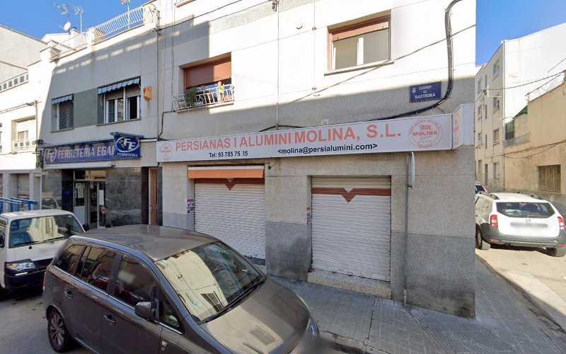 Fotografia tomada fuera de Persi. Alumini. Molina, S.L. - Carpintería metálica y de aluminio en Terrassa, Barcelona