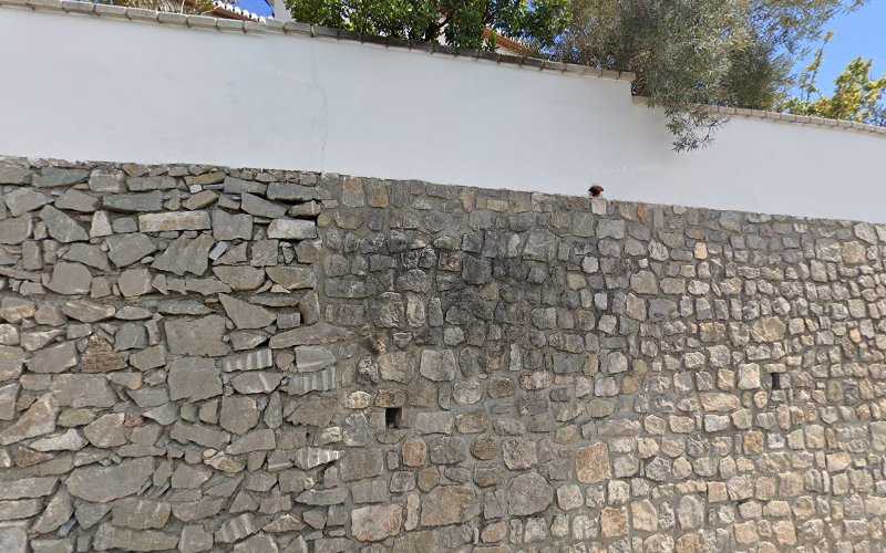 Fotografia tomada fuera de Carpintería de madera Morales cambil - Carpintero en Huétor Santillán, Granada