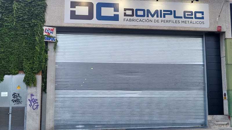 Fotografia tomada fuera de DOMIPLEC (Cerramiento Industrial) - Carpintería metálica y de aluminio en Terrassa, Barcelona