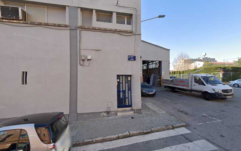 Fotografia tomada fuera de Aluminios Labi - Carpintería metálica y de aluminio en Terrassa, Barcelona