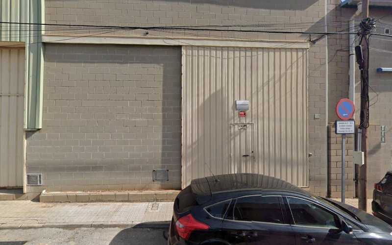 Fotografia tomada fuera de Lovich crafts - Cabinet maker en Terrassa, Barcelona