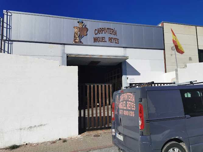 Fotografia tomada fuera de Carpintería Miguel Reyes - Carpintería en Nigüelas, Granada