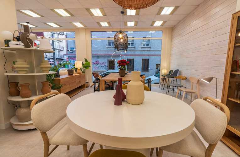 Fotografia tomada fuera de Kave Home Terrassa - Tienda de muebles en Terrassa, Barcelona