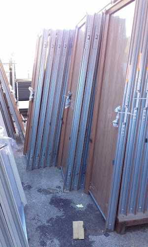 Fotografia tomada fuera de Puertas Calvente - Proveïdor de portes en Terrassa, Barcelona