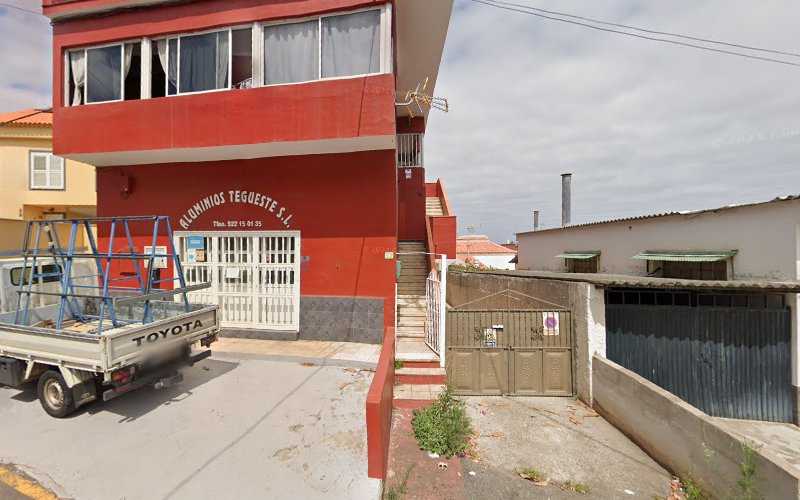 Fotografia tomada fuera de Aluminios Tegueste sl - Carpintería metálica y de aluminio en Tegueste, Santa Cruz de Tenerife