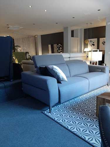 Fotografia tomada fuera de Arbonés Interiorismo - Botiga de mobles en Albatàrrec, Lérida