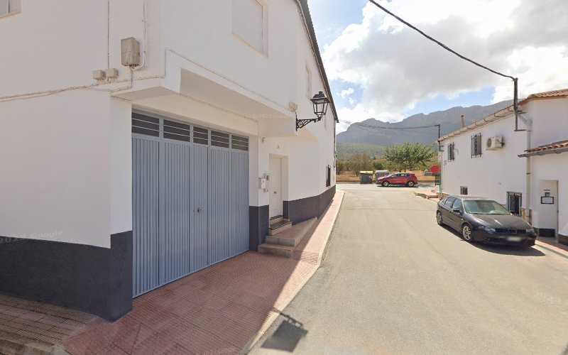 Fotografia tomada fuera de Román Olmedo Serrano - Carpintería metálica y de aluminio en María, Almería