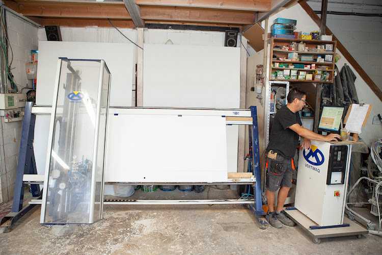 Fotografia tomada fuera de Barnizados y Lacados Sarmiento - Furniture maker en Basauri, Vizcaya
