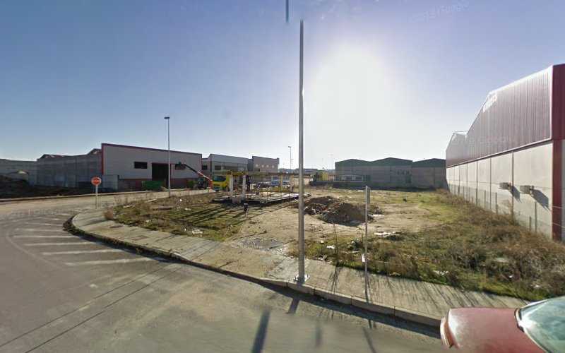 Fotografia tomada fuera de Aluminios M.H - Carpintería metálica y de aluminio en Belen, Cáceres