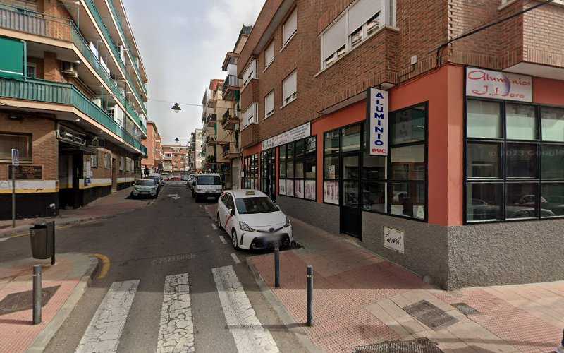 Fotografia tomada fuera de TALLERES JULIAN LARA SL - Carpintería metálica y de aluminio en Alcobendas, Madrid