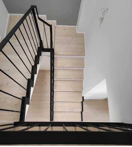 Fotografia tomada fuera de Espai Parquet - Servicio de instalación de suelos de madera en Albatàrrec, Lérida