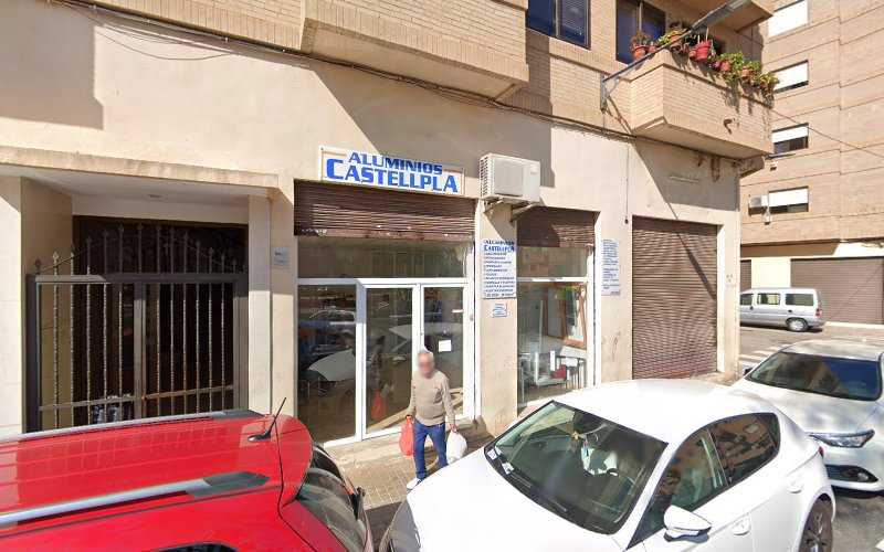 Fotografia tomada fuera de Aluminios Castellpla - Carpintería metálica y de aluminio en Xirivella, Valencia