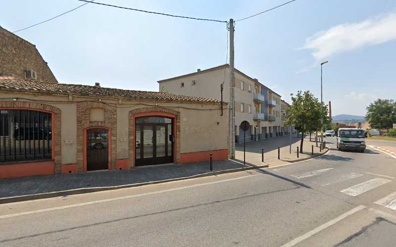 Fotografia tomada fuera de Devellanou - Tapicería, Toldos y Almohadas a medida - Tapisseria en Vulpellac, Girona