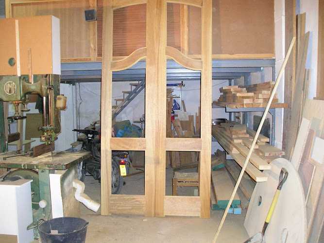 Fotografia tomada fuera de CARPINTERIA SB - Carpintería en Nerja, Málaga