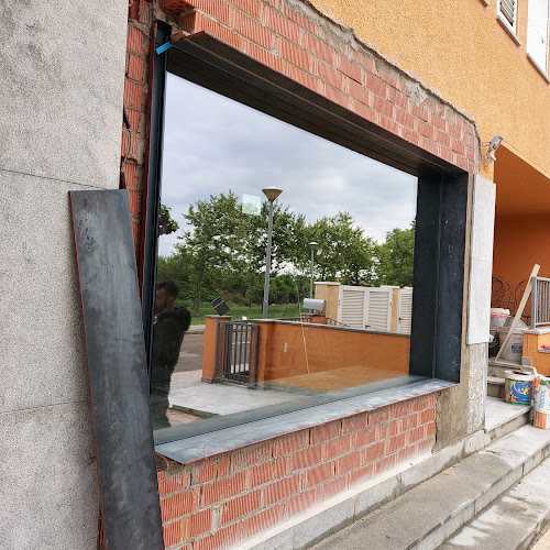 Fotografia tomada fuera de Kiko Montajes - Metal·listeria en Vilamalla, Girona