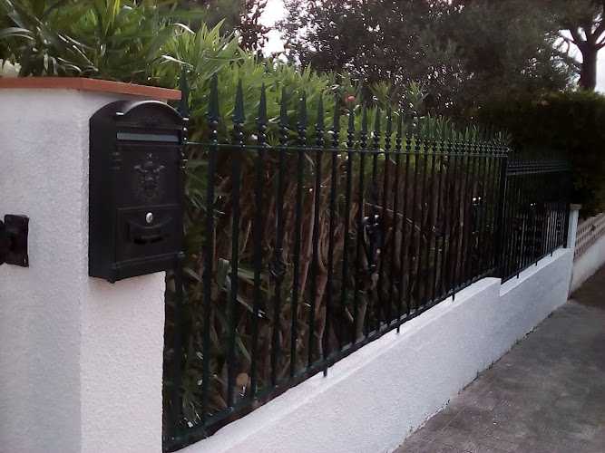 Fotografia tomada fuera de Cerrajería Moniman SL - Proveïdor d'alumini en L'Escala, Girona