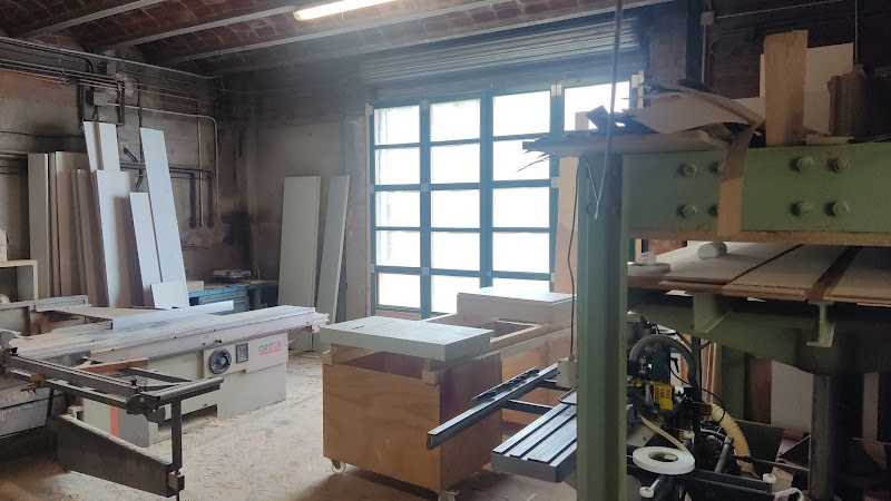 Fotografia tomada fuera de Fusteria Lluís Sala - Fusteria en Celrà, Girona