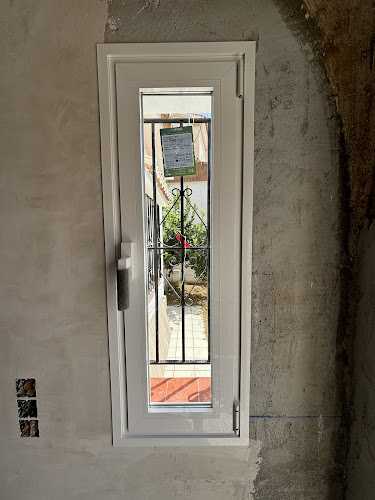 Fotografia tomada fuera de Cerramientos HomeSur - Carpintería metálica y de aluminio en Moclinejo, Málaga