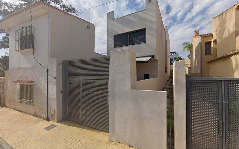 Fotografia tomada fuera de Enrique González Arias - Carpintería metálica y de aluminio en Torre de Benagalbón, Málaga