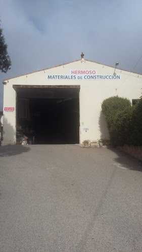 Fotografia tomada fuera de Materiales de Construcción Hermoso - Proveedor de materiales de construcción en Santa María del Campo, Burgos