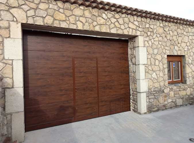 Fotografia tomada fuera de Automatismos castay, s.l. - Carpintería metálica y de aluminio en Villanueva de la Torre, Guadalajara