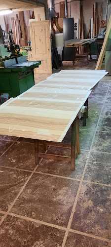 Fotografia tomada fuera de Fusteria Sigüenza i Fills - Fusteria en Sant Martí Sarroca, Barcelona