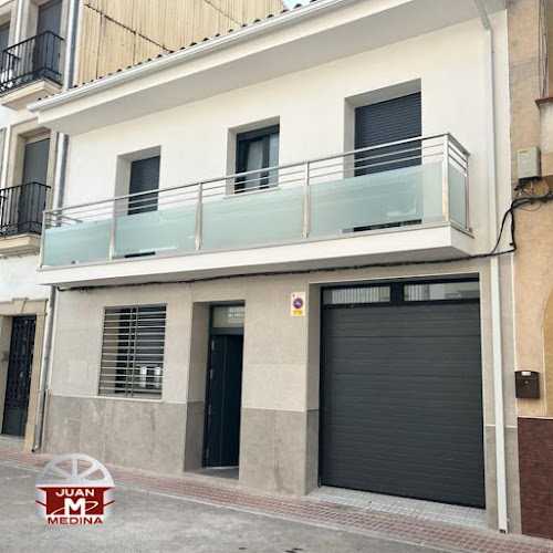 Fotografia tomada fuera de Construcciones metálicas Juan Medina y Vargas - Carpintería metálica y de aluminio en Begíjar, Jaén