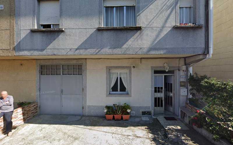 Fotografia tomada fuera de Akelado - Carpintería metálica y de aluminio en Santiago de Compostela, A Coruña