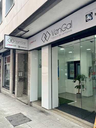 Fotografia tomada fuera de VenGal. Ventanas Santiago - Taller de instalación de puertas y ventanas en Santiago de Compostela, A Coruña