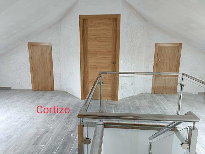 Fotografia tomada fuera de Parquets y Tarimas Cortizo - Servicio de instalación de suelos de madera en Santiago de Compostela, A Coruña