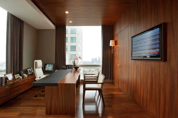 Fotografia tomada fuera de Simón Rueda Hermanos S.L. - Establecimiento de venta de madera en Santa Cruz de Tenerife, Santa Cruz de Tenerife