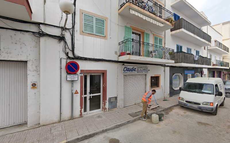 Fotografia tomada fuera de Carpinteria De Aluminio Claudia - Carpintería metálica y de aluminio en Sant Antoni de Portmany, Baleares